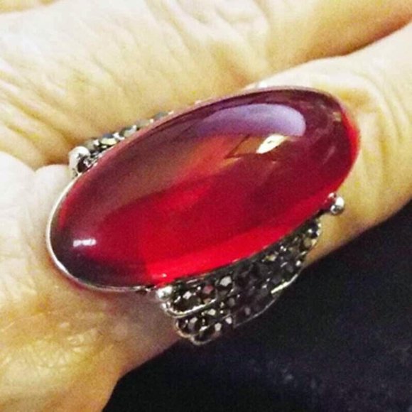 SHOW-OFF MASSIVE RUBY CRYSTAL OVAL CABOCHON MARCASITE SZ. 7 RING 67 - Picture 1 of 3